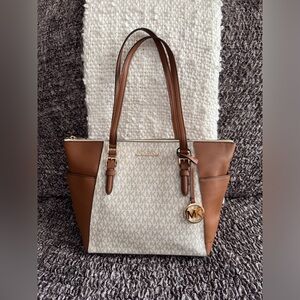 MICHAEL KORS CHARLOTTE ZIP TOTE